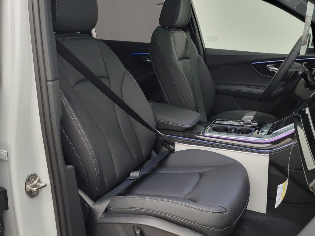 Thumbnail: 2026 Audi Q7 - 16