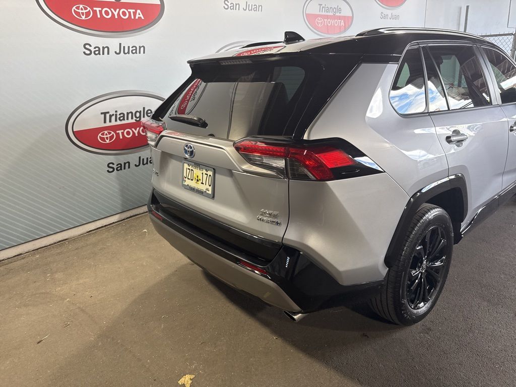 Thumbnail: 2023 Toyota RAV4 - 21