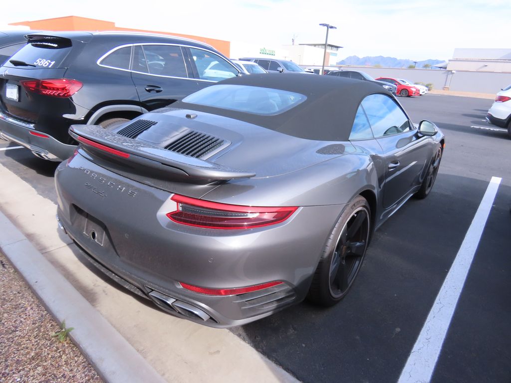 Thumbnail: 2017 Porsche 911 - 3