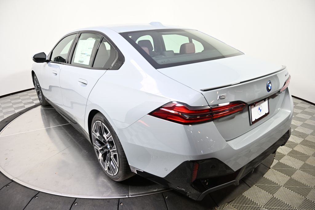 Thumbnail: 2026 BMW i5 - 3