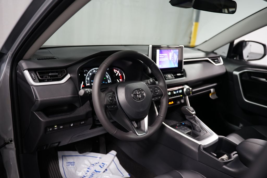 Thumbnail: 2025 Toyota RAV4 - 11