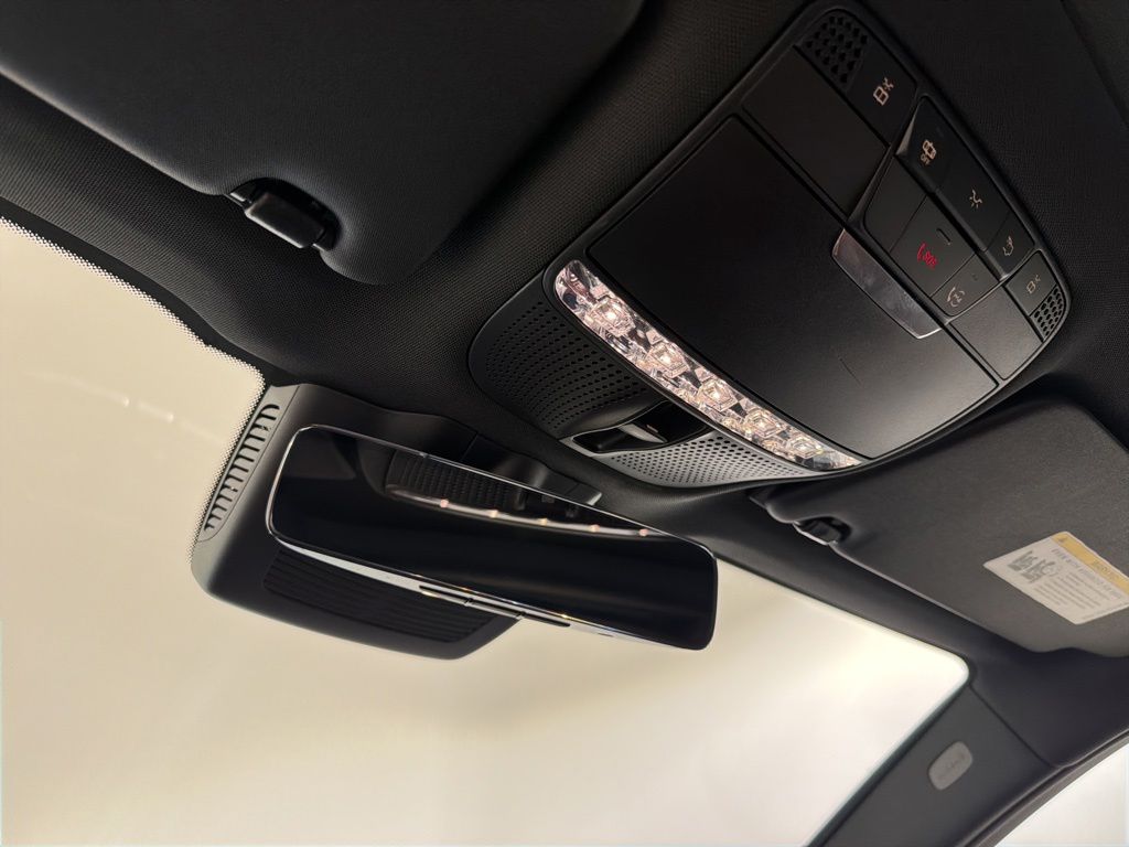 Used 2022  Mercedes-Benz GLC 300 image 18