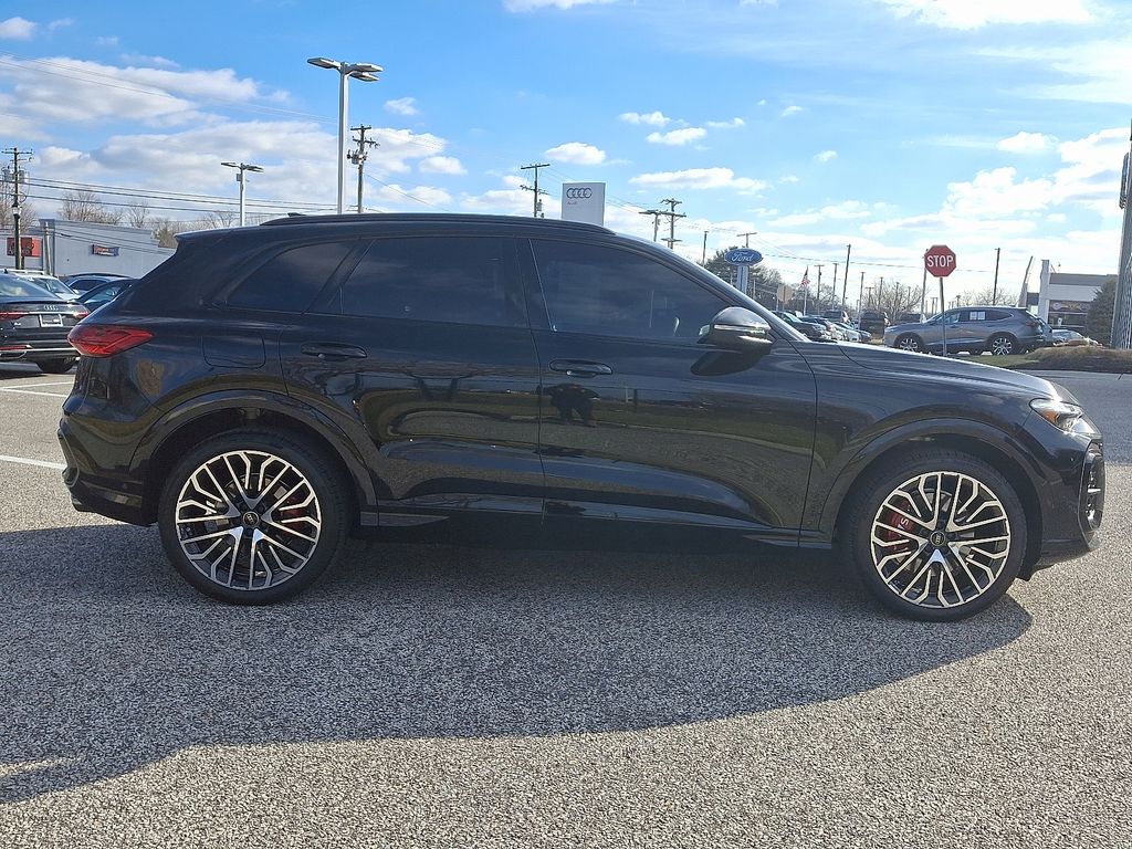 Thumbnail: 2025 Audi SQ5 - 7