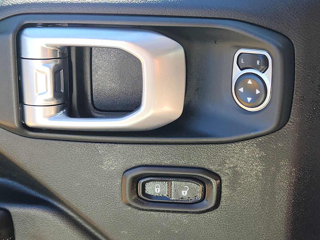Thumbnail: 2019 Jeep Wrangler - 25