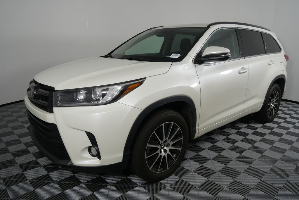 2018 Toyota Highlander SE 10