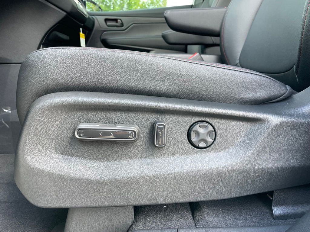 Thumbnail: 2026 Honda Odyssey - 24