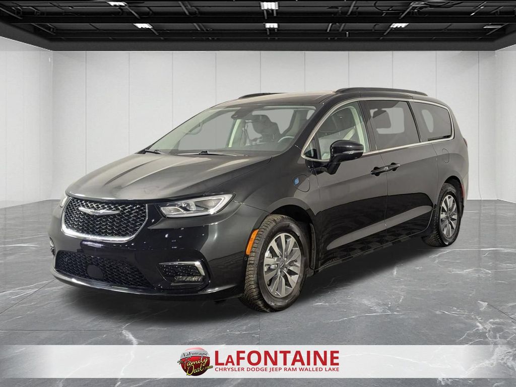 Brilliant Black Crystal Pearlcoat 2022 Chrysler Pacifica Hybrid Touring L FWD Minivan Front-Wheel Drive Continuously Variable Transmission
