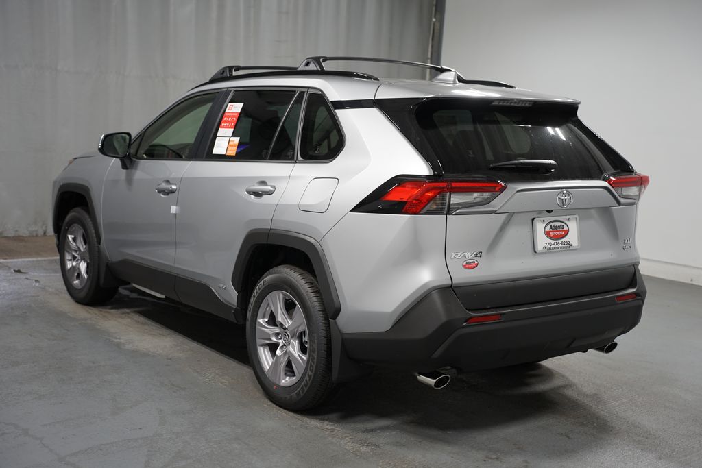2025 Toyota RAV4 XLE 6