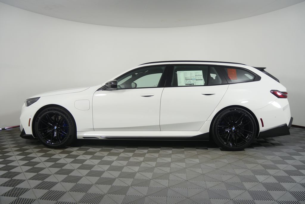 Thumbnail: 2027 BMW M5 - 6