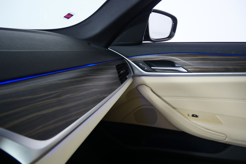2022 BMW 5 Series 530i 27
