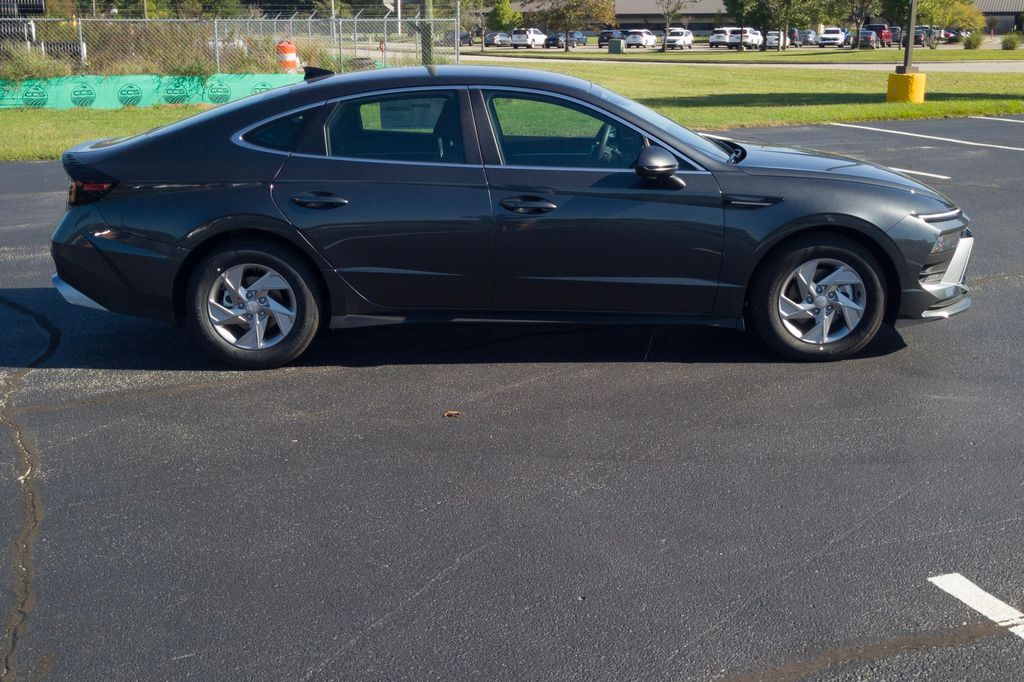 New 2026 Gray Hyundai SE image 4