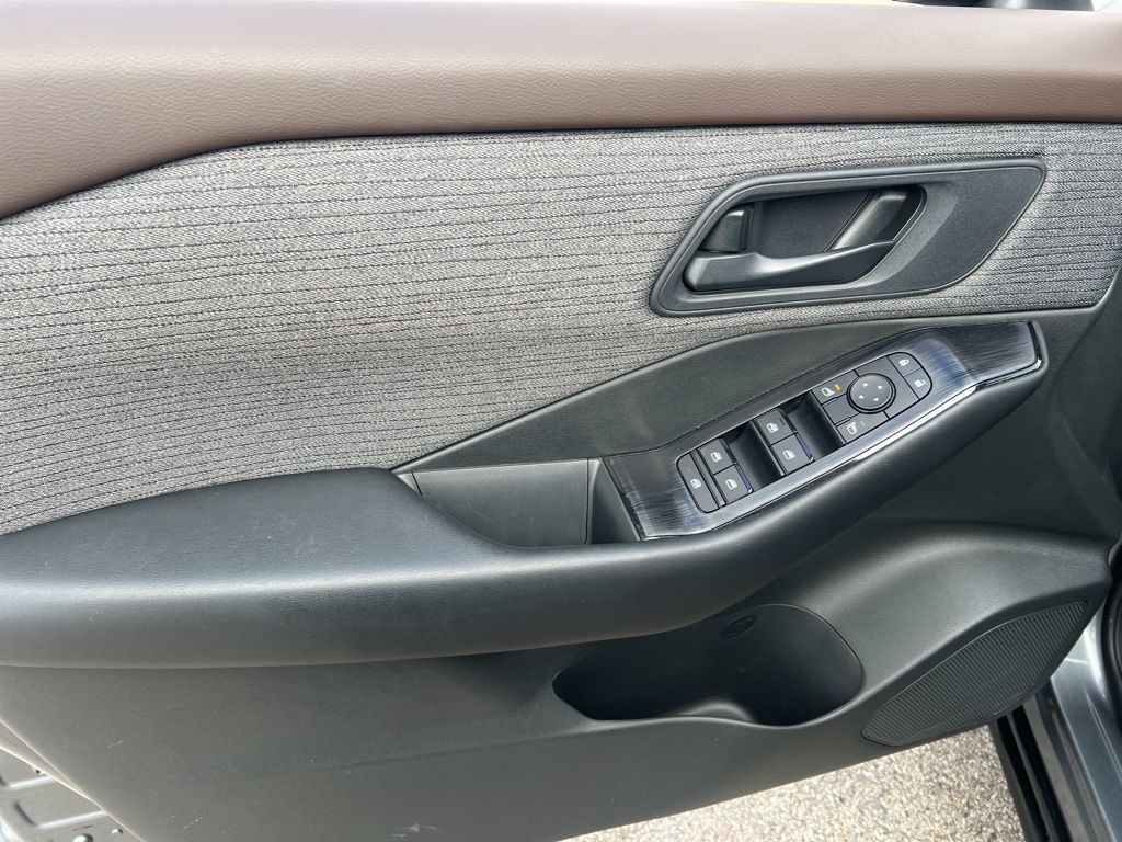 2023 Nissan Rogue S photo