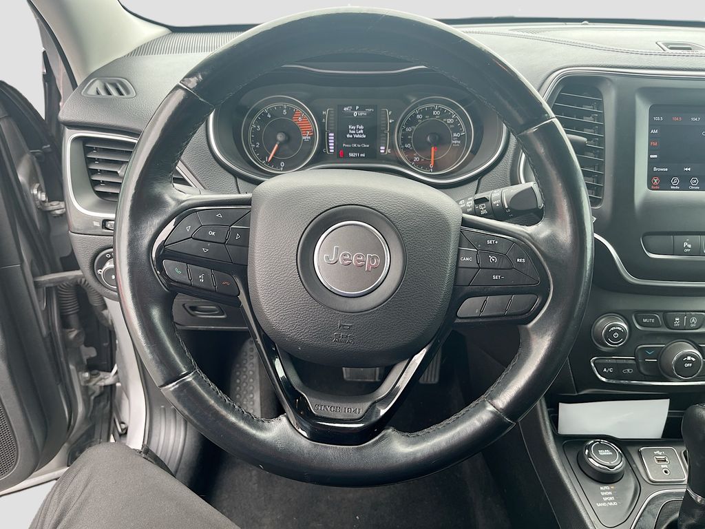 Used 2019 Silver Jeep Latitude Plus image 11