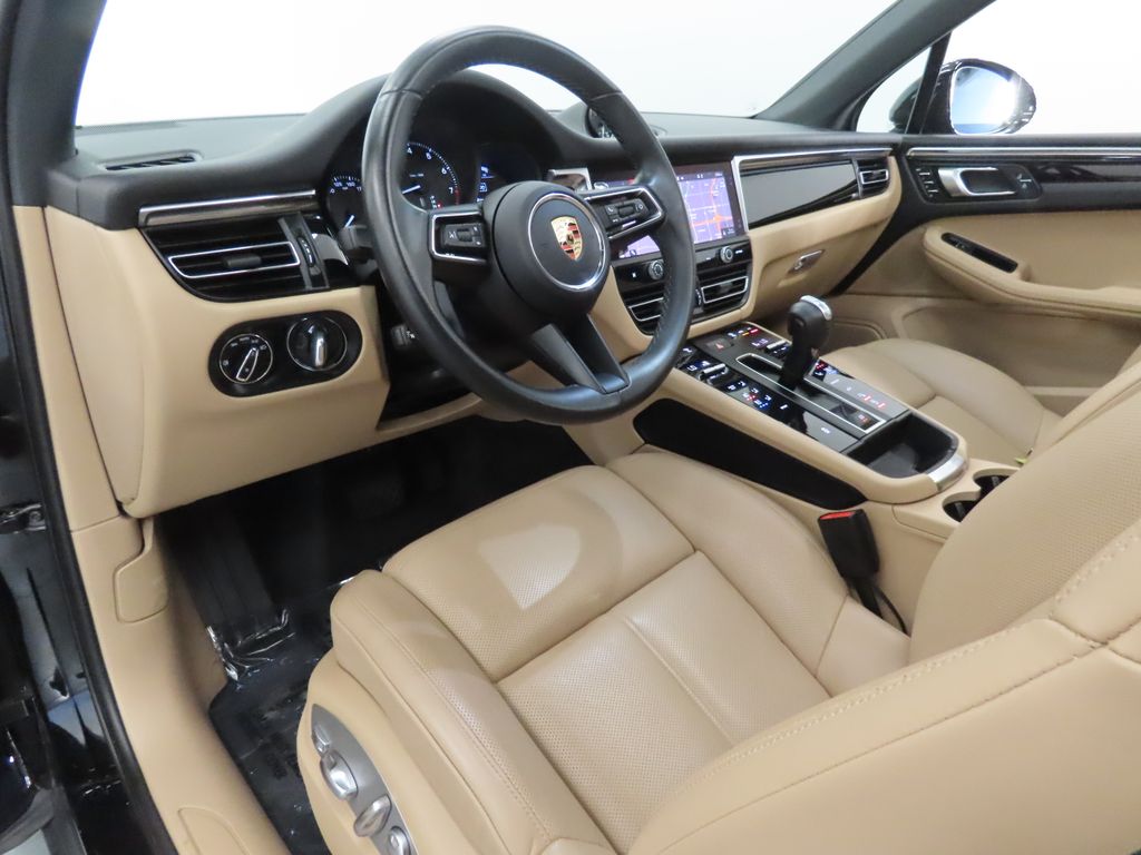 Thumbnail: 2024 Porsche Macan - 4