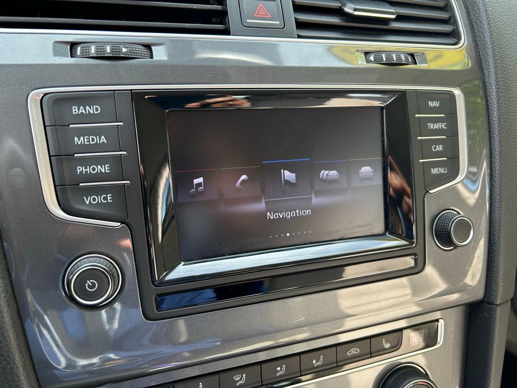 2015 Volkswagen e-Golf SEL Premium 27