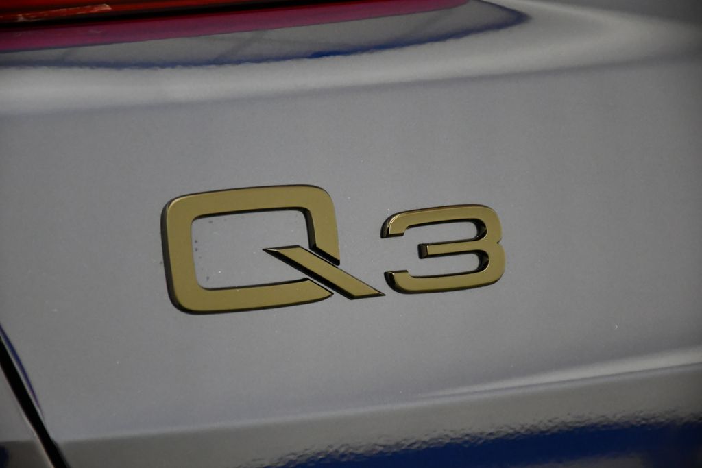 Thumbnail: 2025 Audi Q3 - 9
