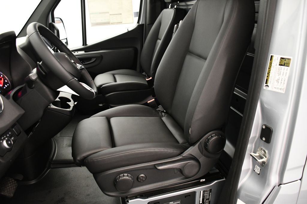 Thumbnail: 2025 Mercedes-Benz Sprinter - 29