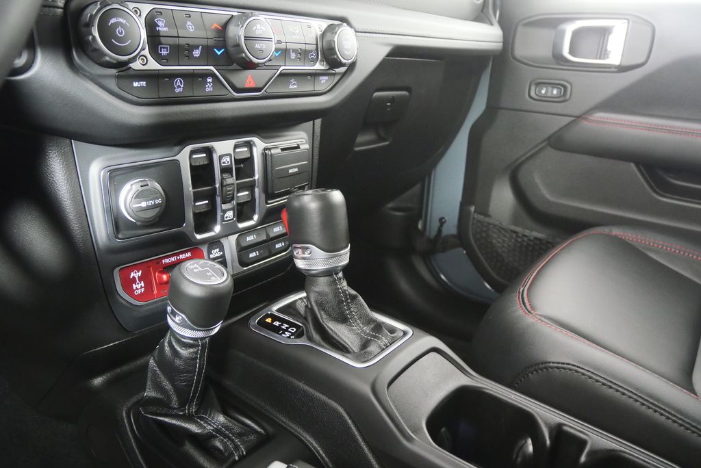 Thumbnail: 2025 Jeep Wrangler - 23