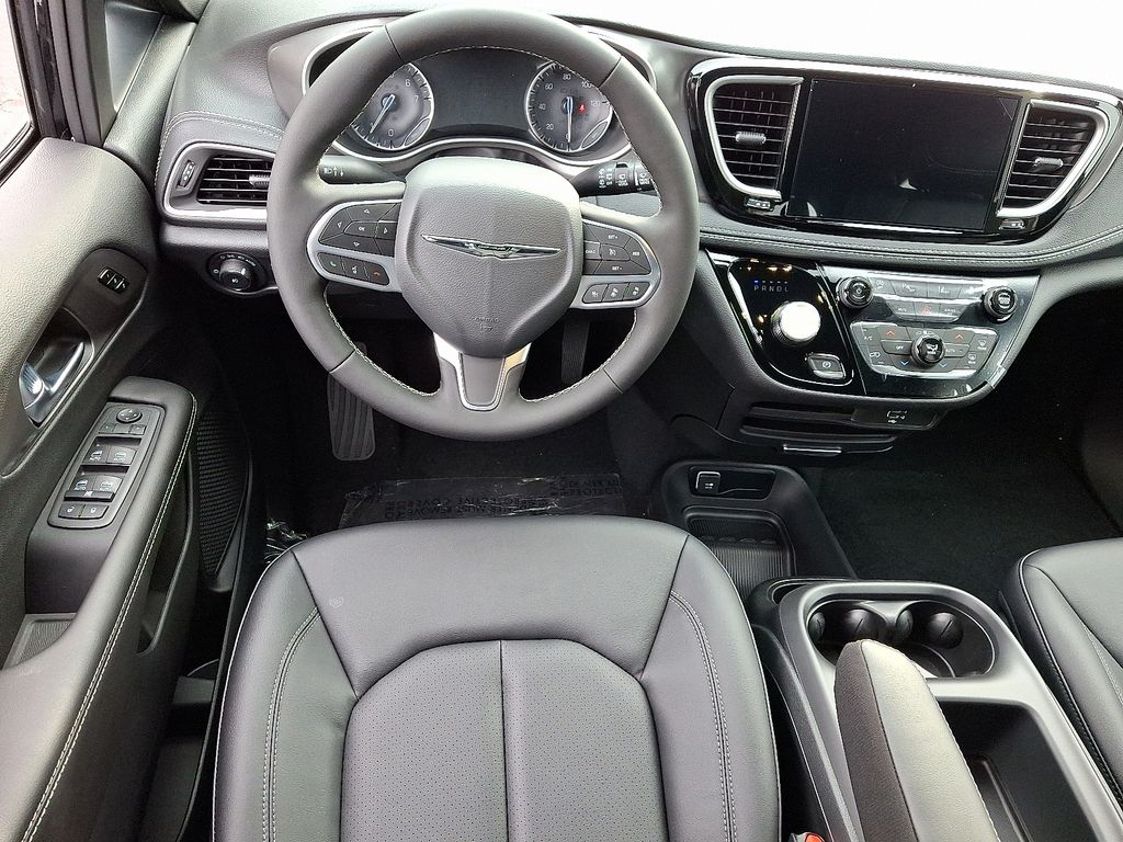 New 2026 Chrysler Pacifica Van