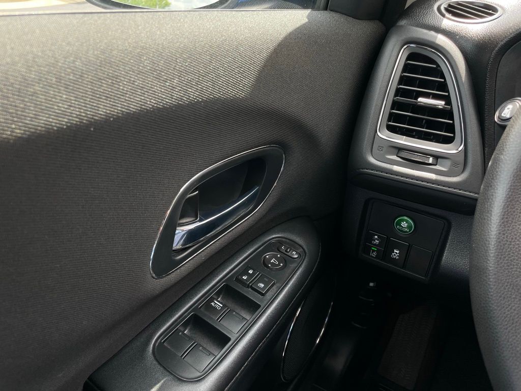 2021 Honda HR-V EX 24