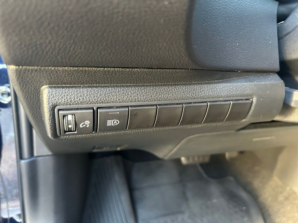 Thumbnail: 2023 Toyota Corolla - 17