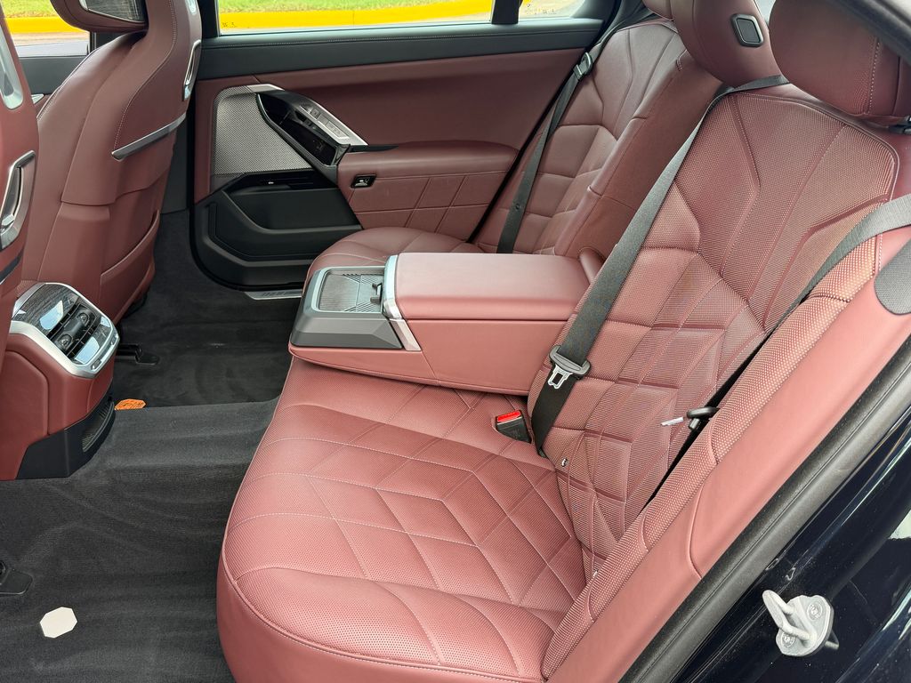 Thumbnail: 2023 BMW 7 Series - 16