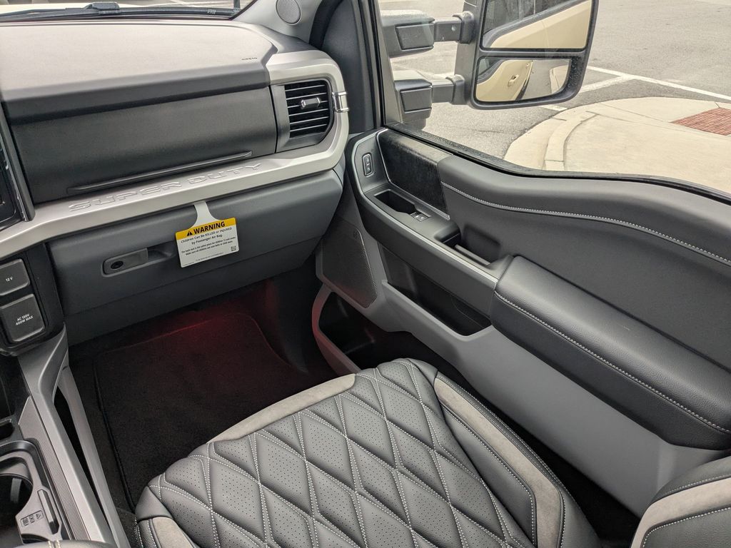 2026 Ford F-250 Super Duty Black Widow