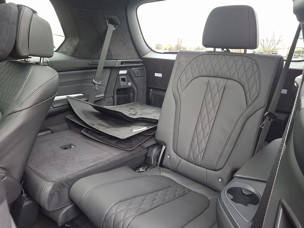 Thumbnail: 2025 BMW X7 - 11