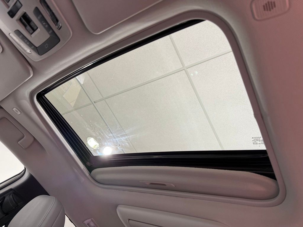 Thumbnail: 2026 Toyota Sienna - 18