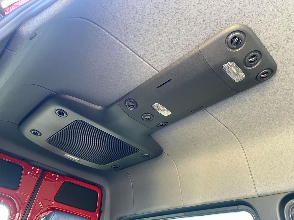 Thumbnail: 2025 Mercedes-Benz Sprinter - 12