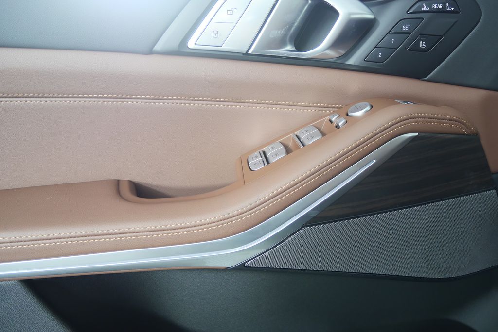 Thumbnail: 2026 BMW X7 - 8