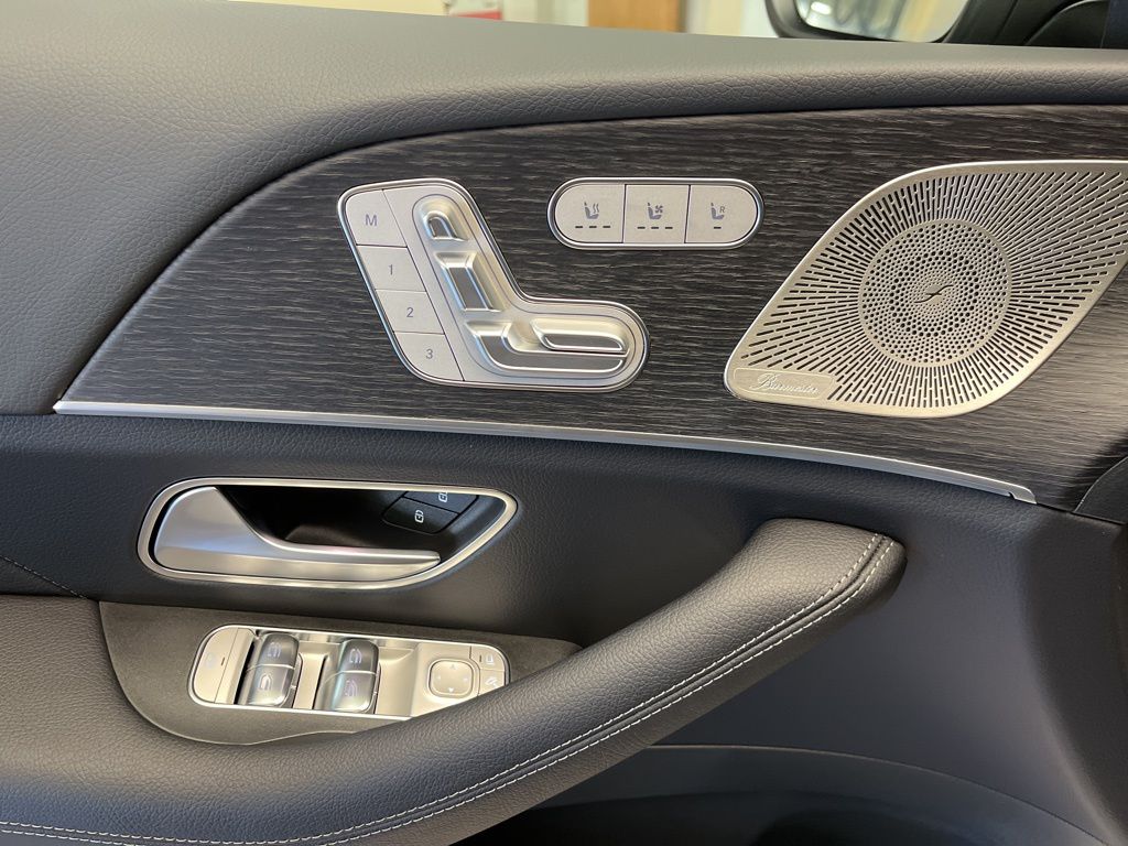 Thumbnail: 2026 Mercedes-Benz GLS - 12