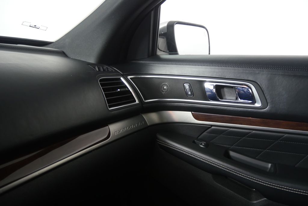 Thumbnail: 2017 Ford Explorer - 29