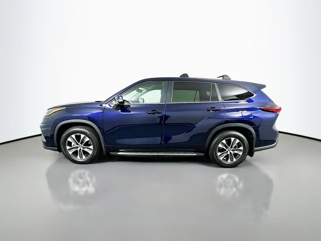 2025 Toyota Highlander XLE 8