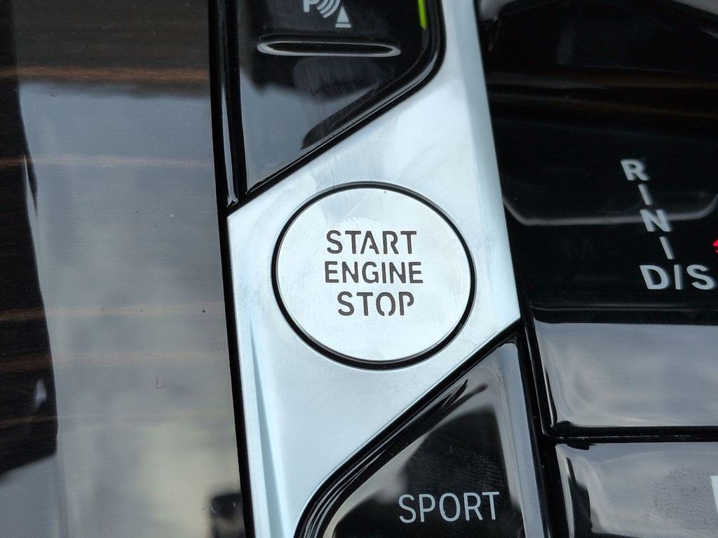 New 2026 White BMW xDrive40i image 29