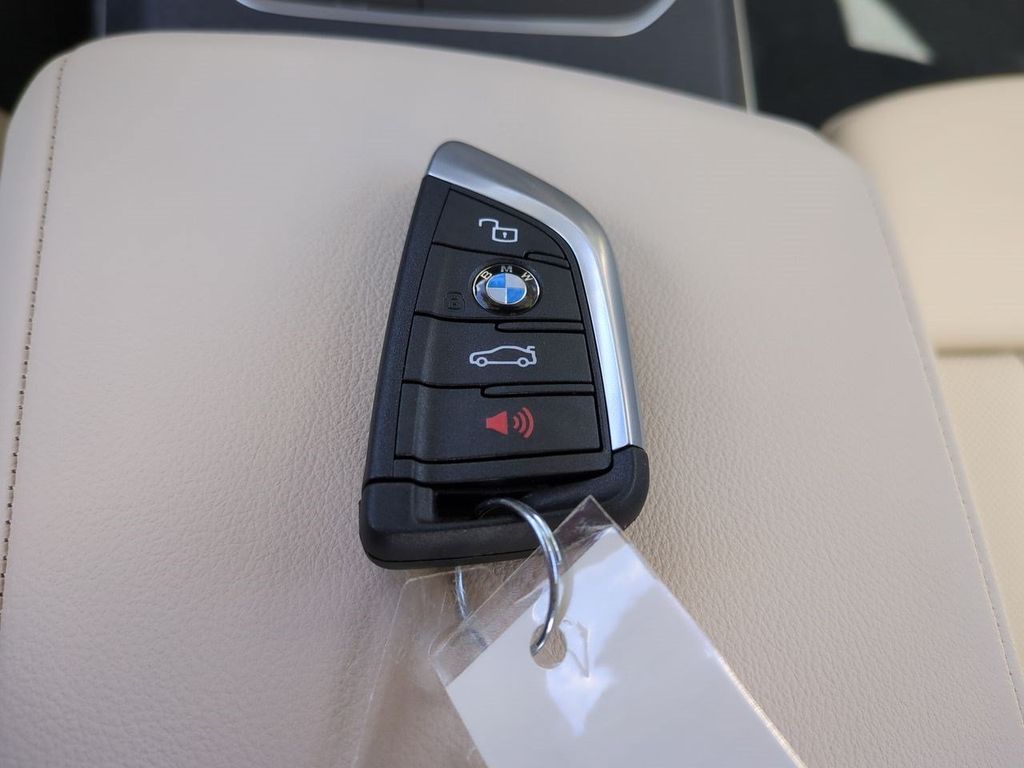 New 2026 White BMW 330i image 29
