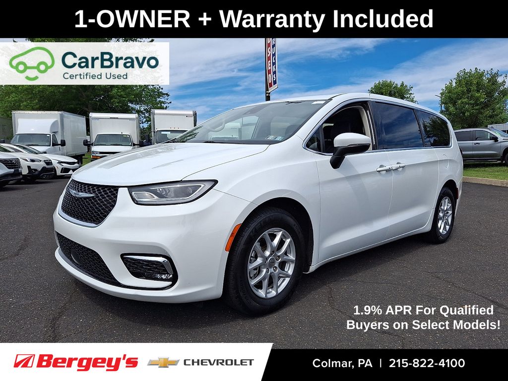 Bright White Clearcoat 2023 Chrysler Pacifica Minivan Front-Wheel Drive 9-Speed Automatic