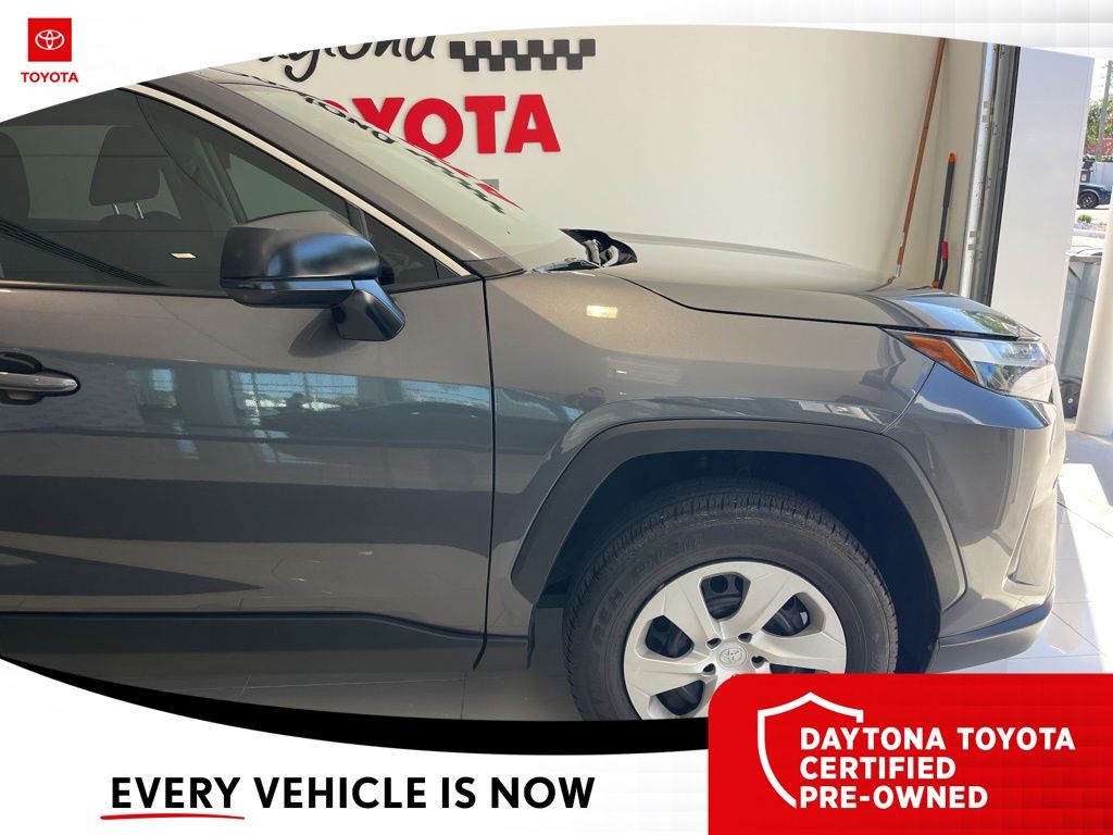 2024 Toyota RAV4 LE - Photo 9