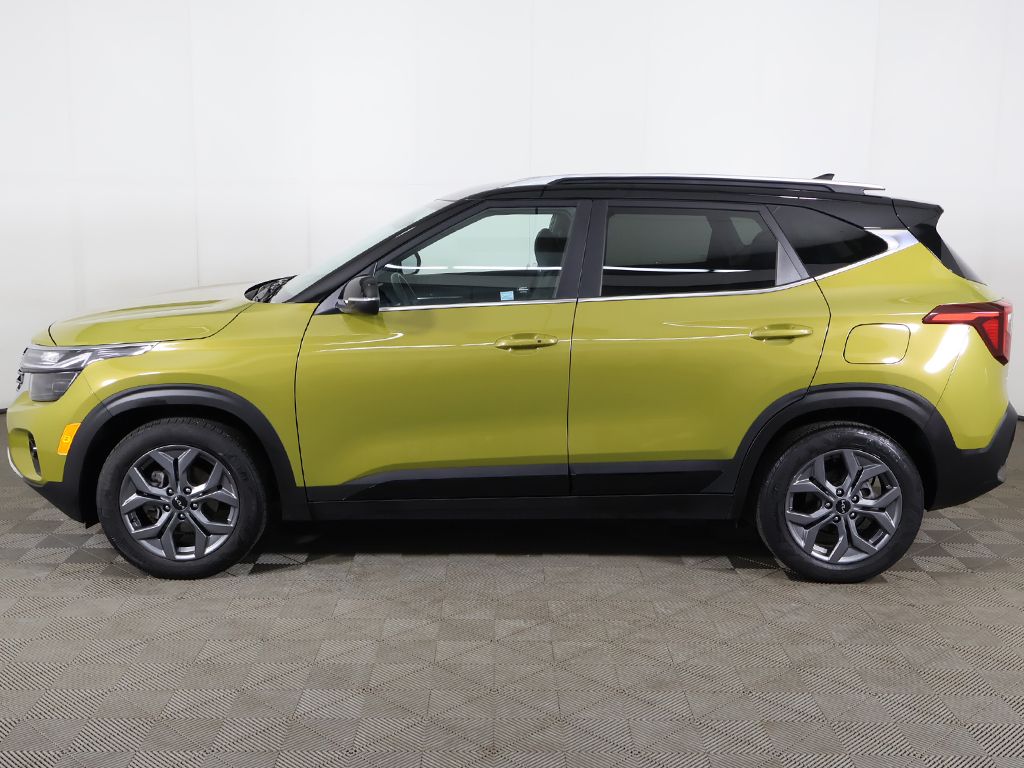 Used 2024 Green Kia S image 16