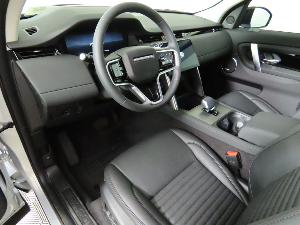 Thumbnail: 2024 Land Rover Discovery Sport - 9