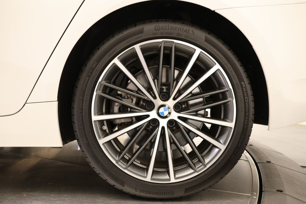 Thumbnail: 2023 BMW 5 Series - 10
