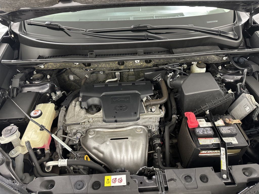 Used 2018 Gray Toyota XLE image 22