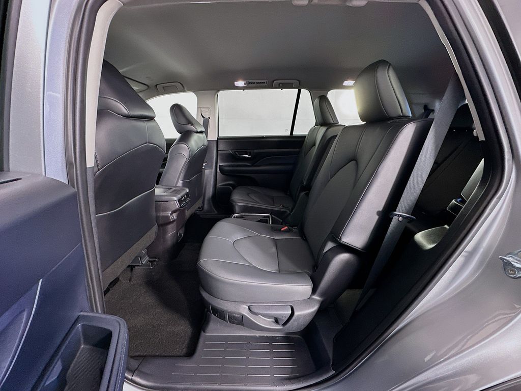 Thumbnail: 2025 Toyota Grand Highlander - 24