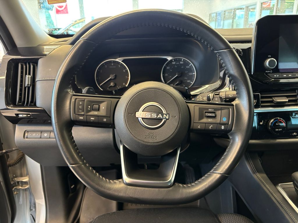 2023 Nissan Pathfinder SV