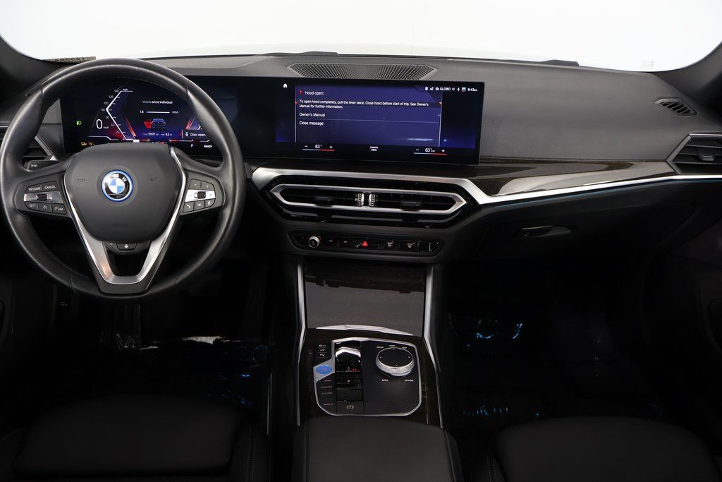 Thumbnail: 2023 BMW i4 - 8