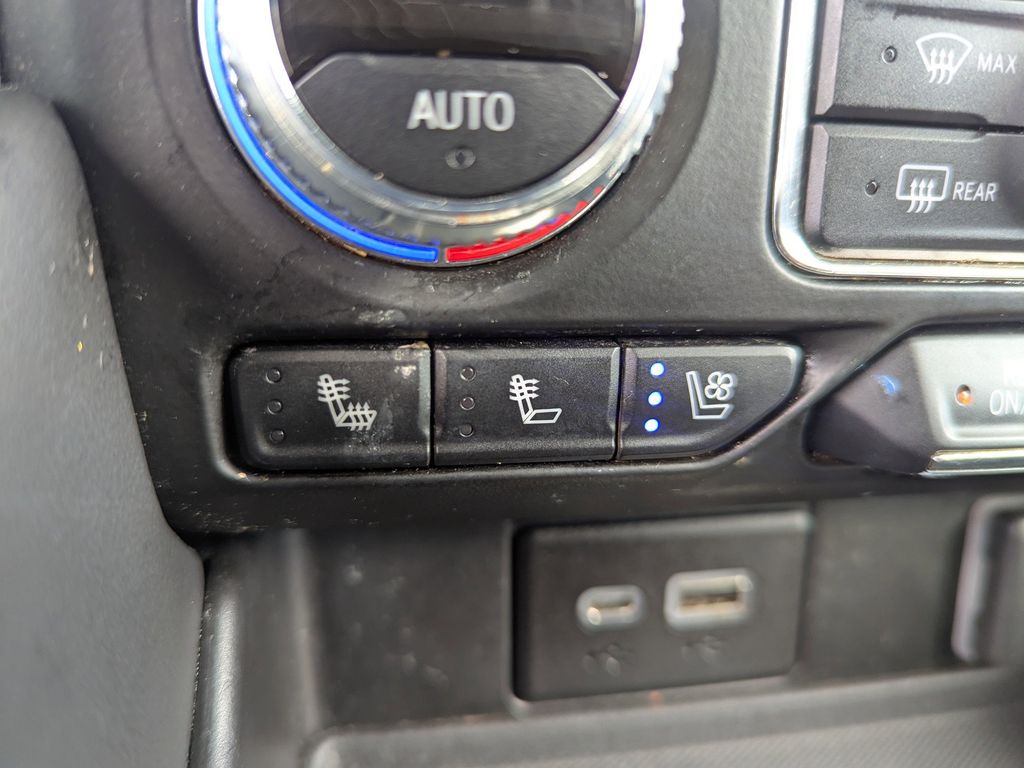 used 2022 GMC Yukon XL car, priced at $46,991