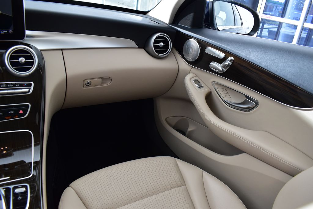 Thumbnail: 2016 Mercedes-Benz C-Class - 29