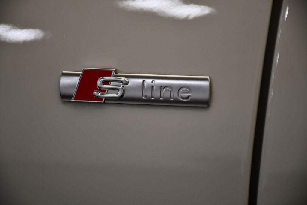 Thumbnail: 2026 Audi Q8 - 11