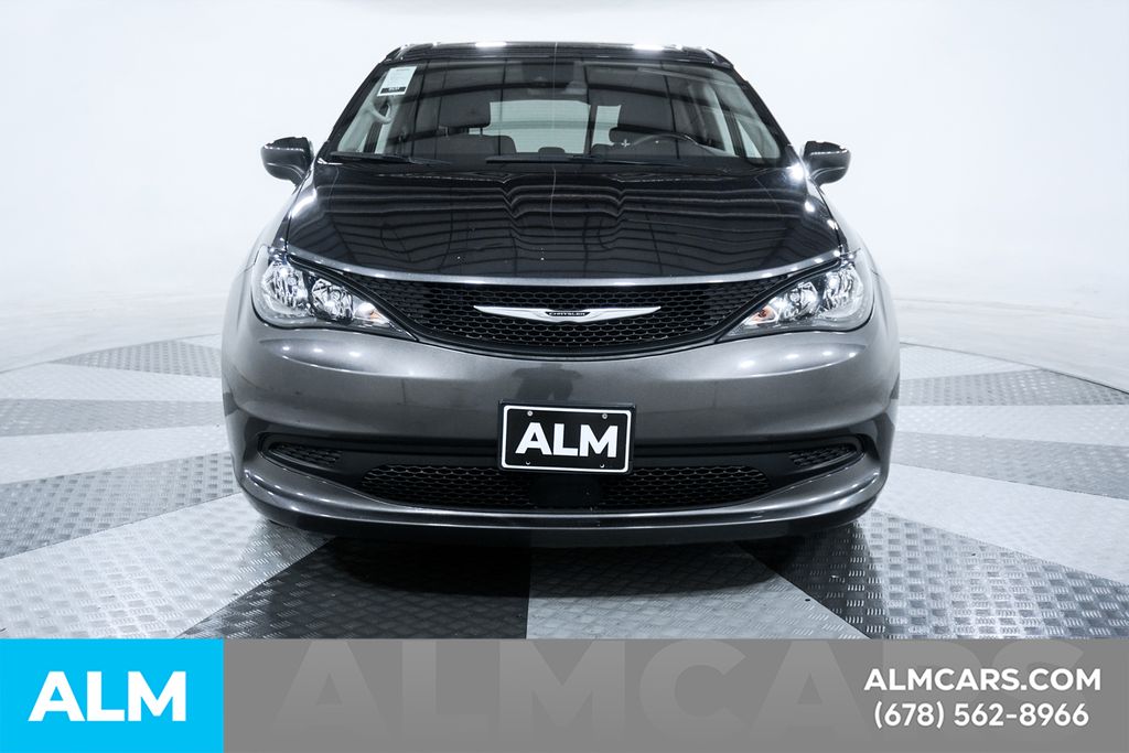 Used 2023 Gray Chrysler LX image 9
