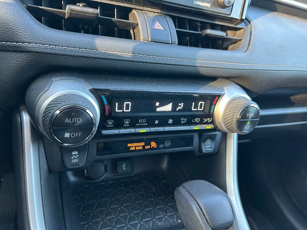 Thumbnail: 2021 Toyota RAV4 - 26